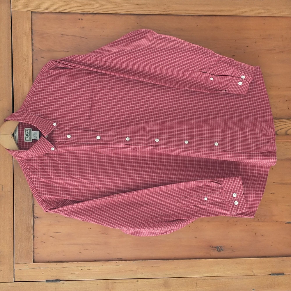 Men's L.L. Bean 100% cotton button down shirt. Size L.
